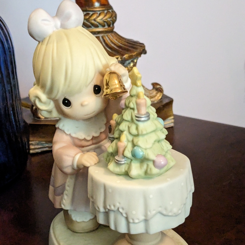"May Your Days Be Merry And Bright" Precious Moments Figurine. Excellent Conditi